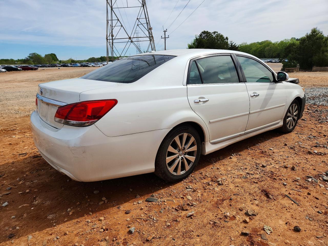 2011 Toyota Avalon Limited - Image 3