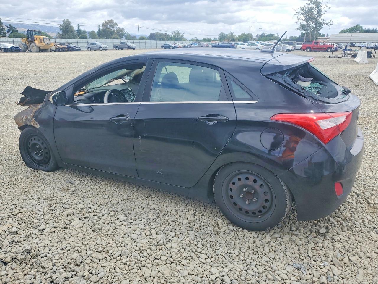 2016 Hyundai Elantra Gt Base - Image 2