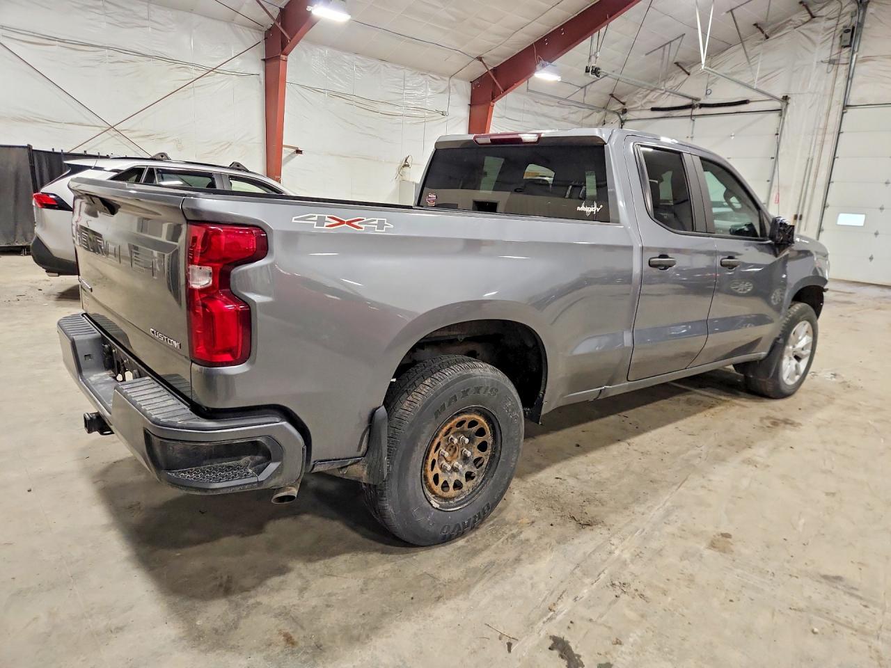2021 Chevrolet Silverado K1500 Custom - Фото 3