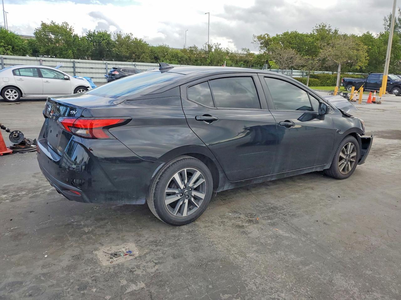 2021 Nissan Versa Sv - Image 3