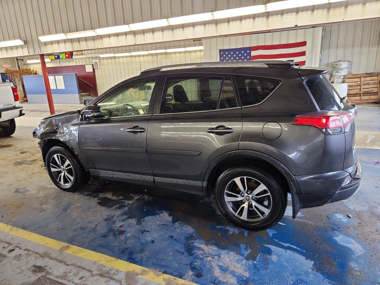 2018 Toyota Rav4 Xle - Image 2