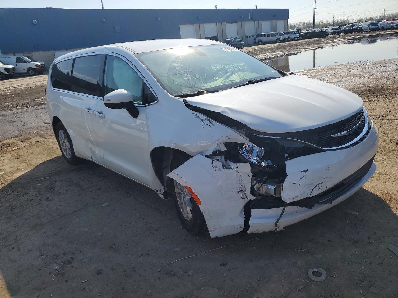 2017 Chrysler Pacifica Touring - Фото 4