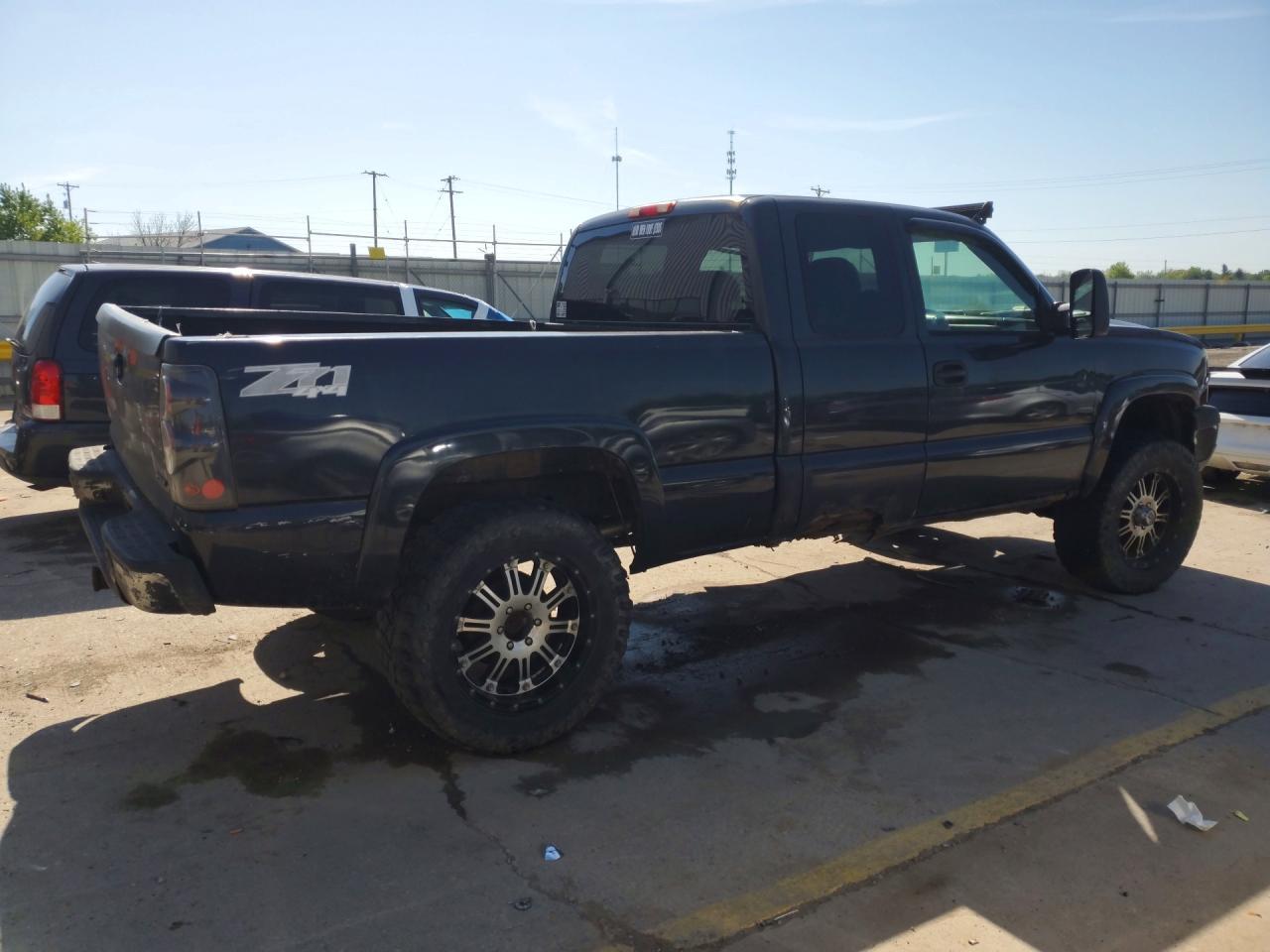 2005 Chevrolet Silverado K1500 - Image 3