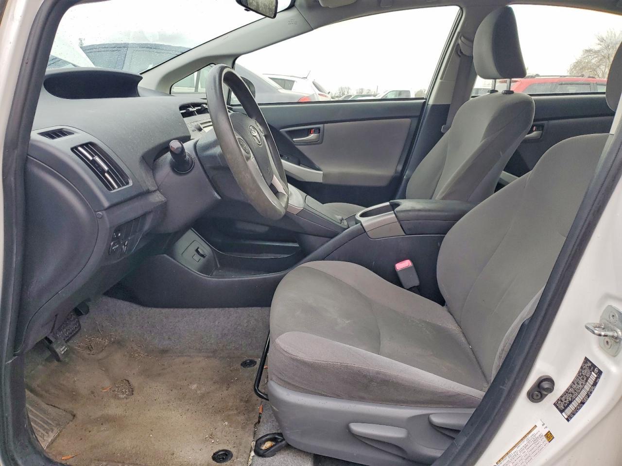 2013 Toyota Prius Two - Фото 7