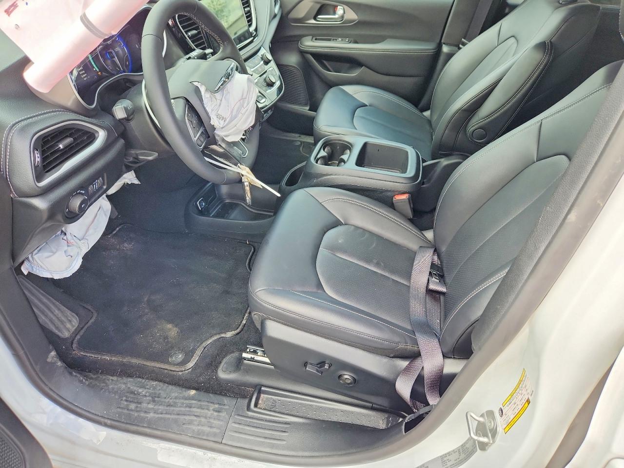 2025 Chrysler Pacifica Select - Image 7
