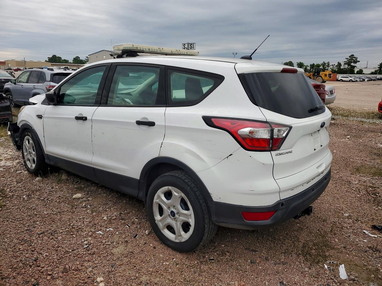 2018 Ford Escape S - Фото 2
