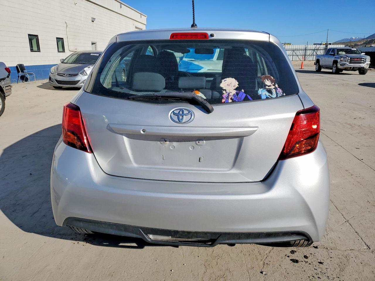 2015 Toyota Yaris 5-Door L - Image 6