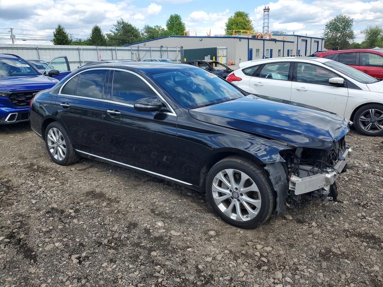 2017 Mercedes-Benz E 300 4Matic - Фото 4