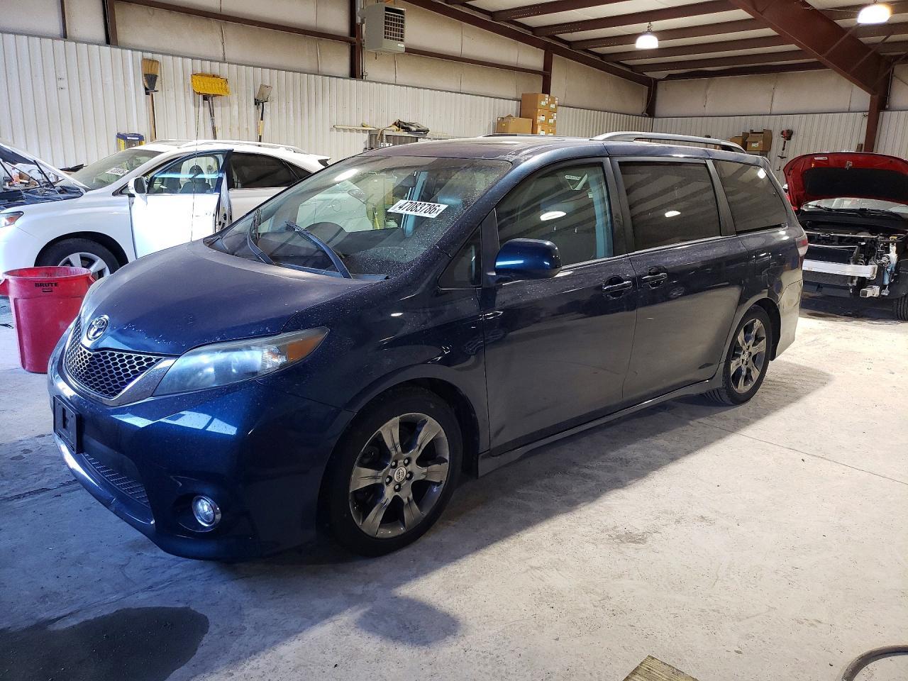 2011 Toyota Sienna Se 8-Passenger
