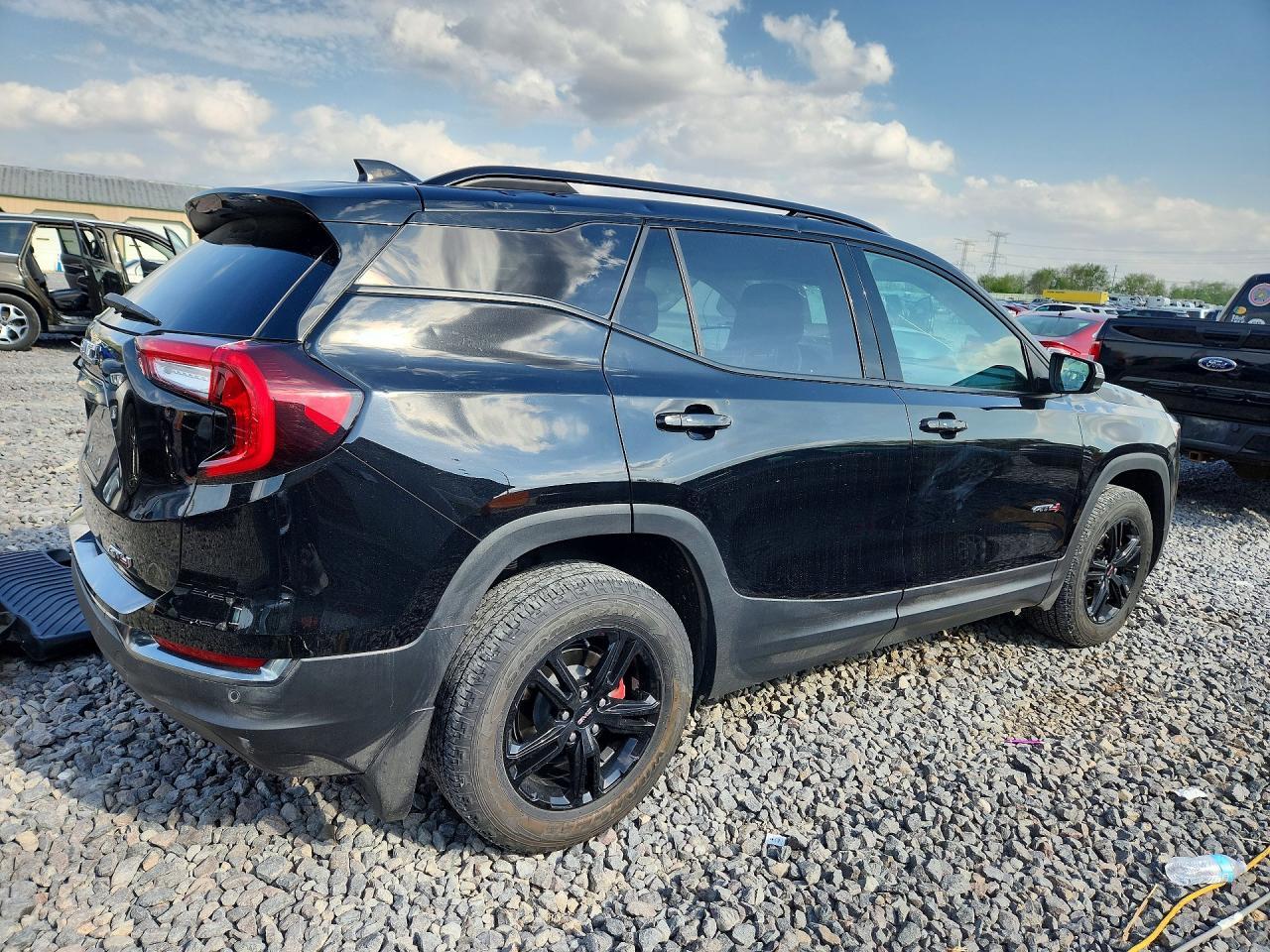 2023 GMC Terrain At4 - Фото 3