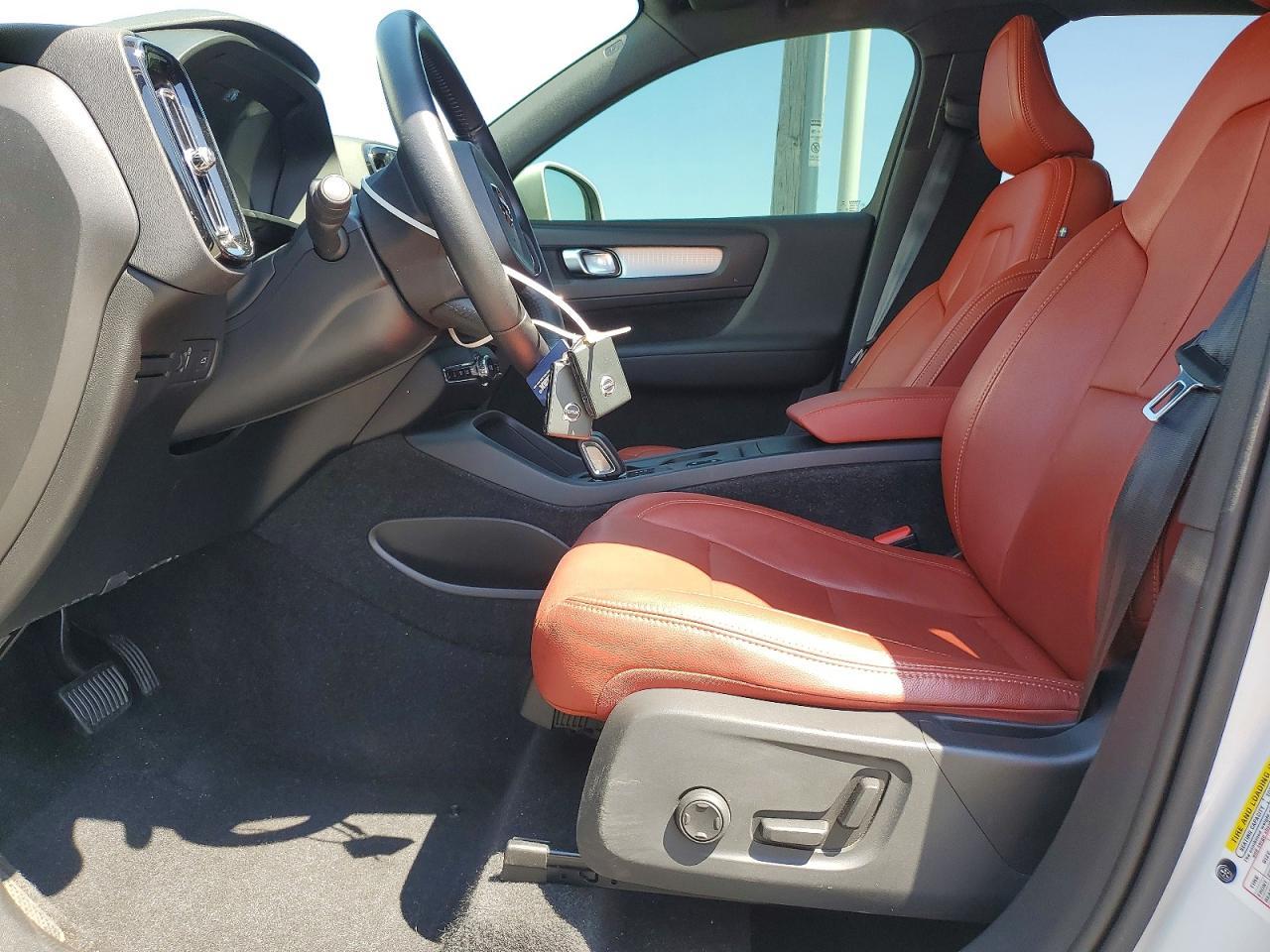 2019 Volvo Xc40 T5 Momentum - Image 7