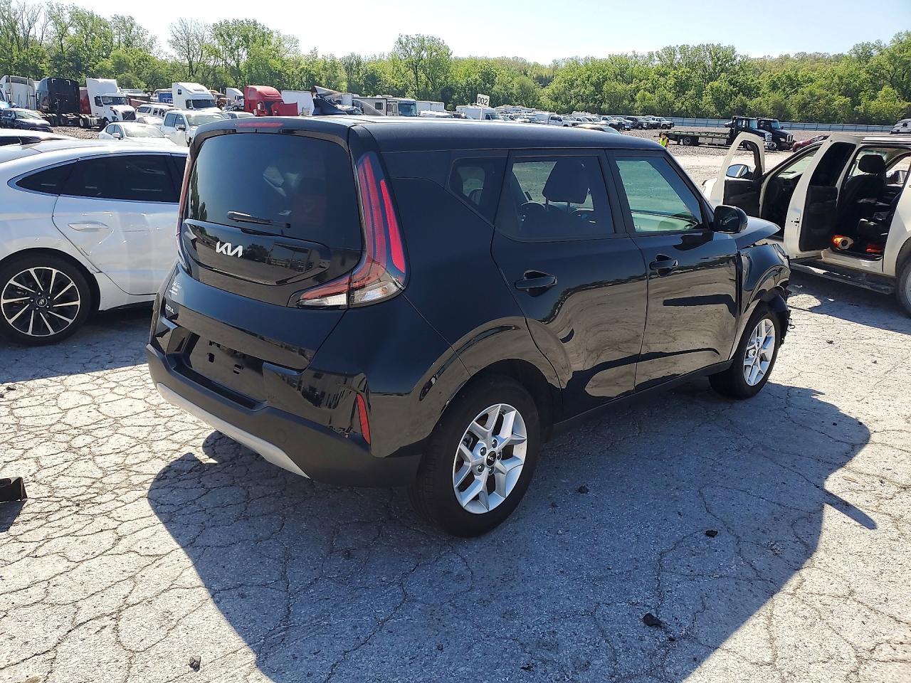 2025 Kia Soul - Image 3