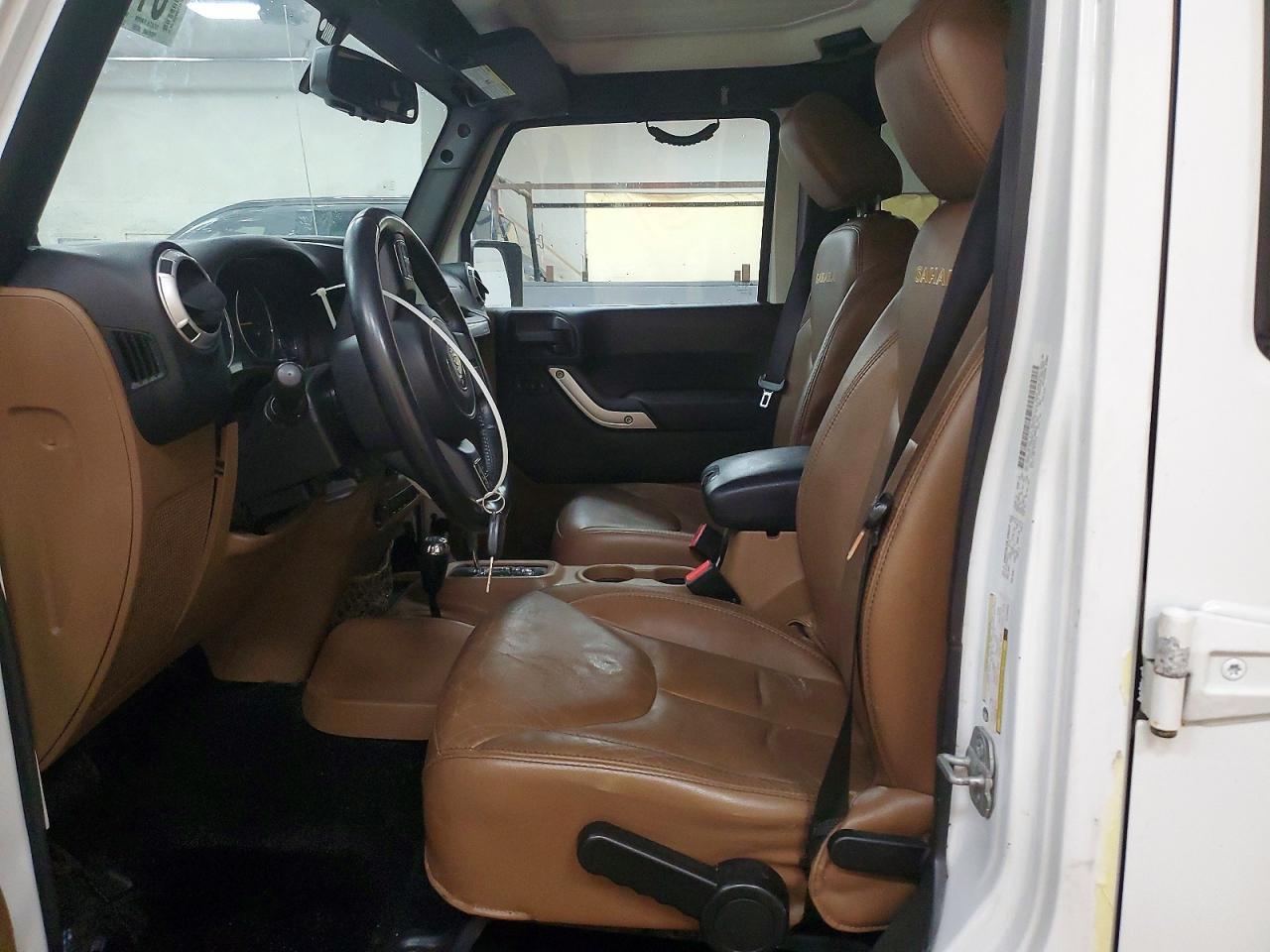 2014 Jeep Wrangler Unlimited Sahara - Image 7