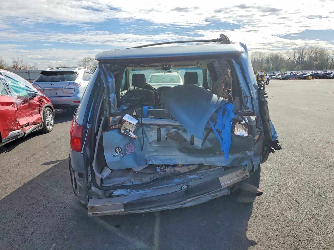 2004 Toyota Sienna Le 7 Passenger - Фото 6