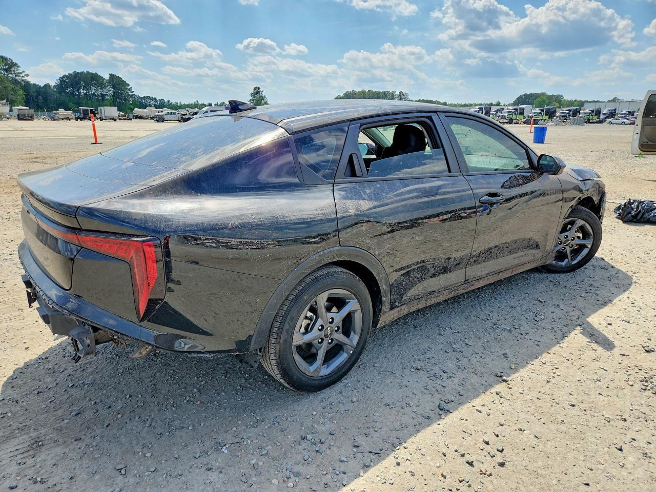 2025 Kia K4 Lxs - Image 3
