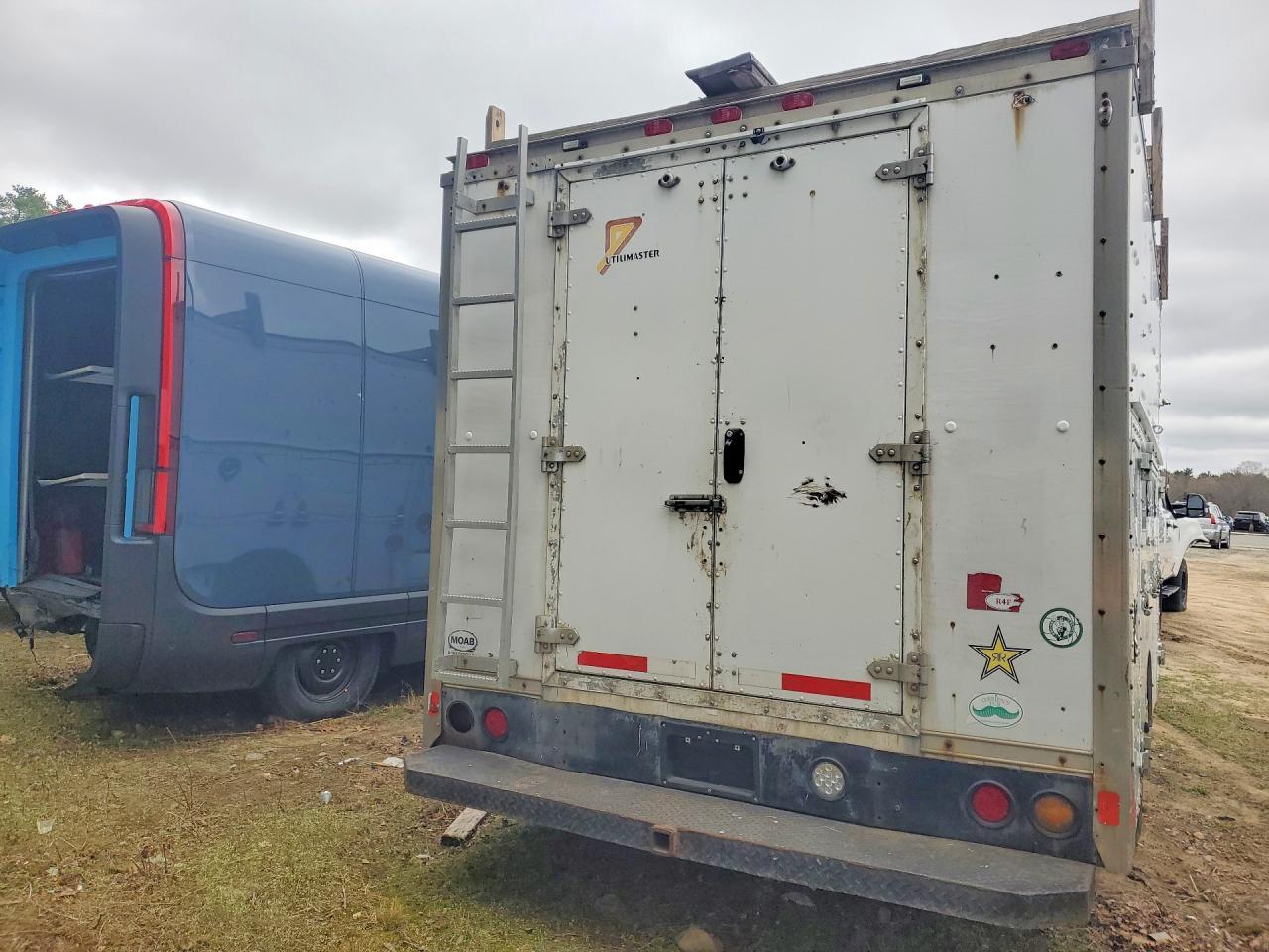 2004 GMC Savana Cutaway G3500 - Фото 6