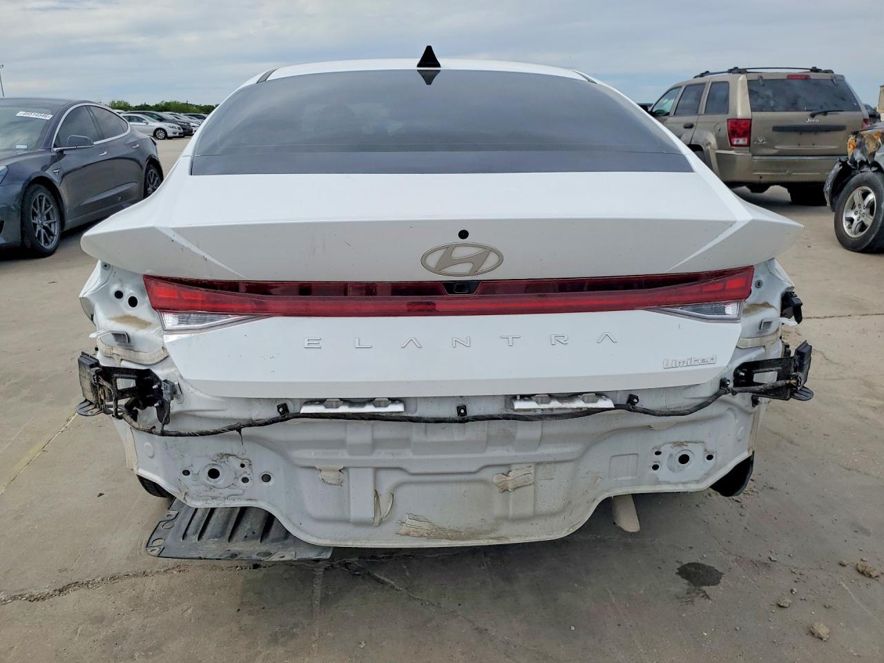 2025 Hyundai Elantra Limited - Фото 6