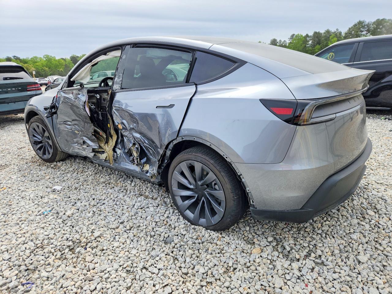 2026 Tesla Model Y - Image 2