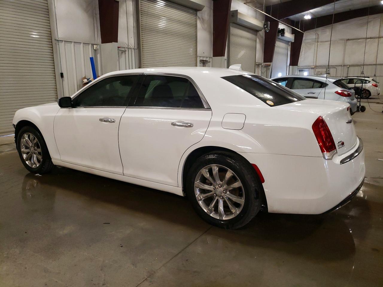 2018 Chrysler 300 Limited - Фото 2
