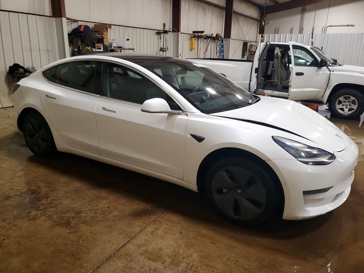 2020 Tesla Model 3 - Фото 4