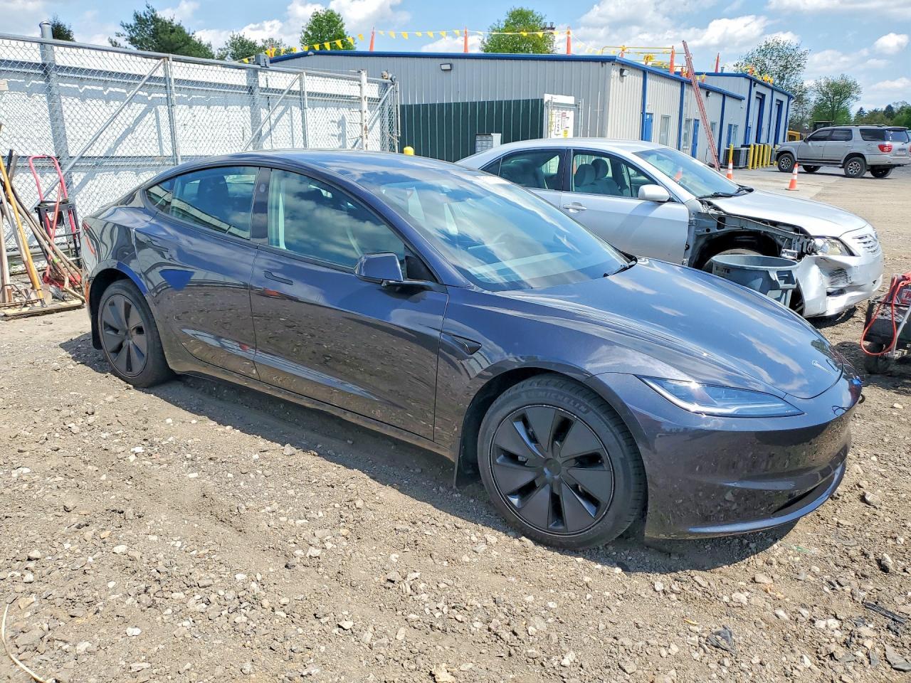 2024 Tesla Model 3 - Image 4
