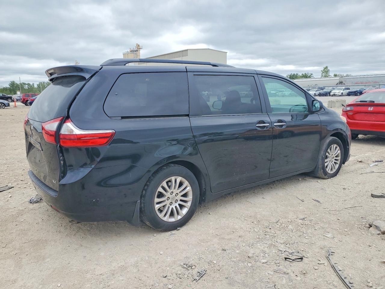 2015 Toyota Sienna Xle 8-Passenger - Фото 3