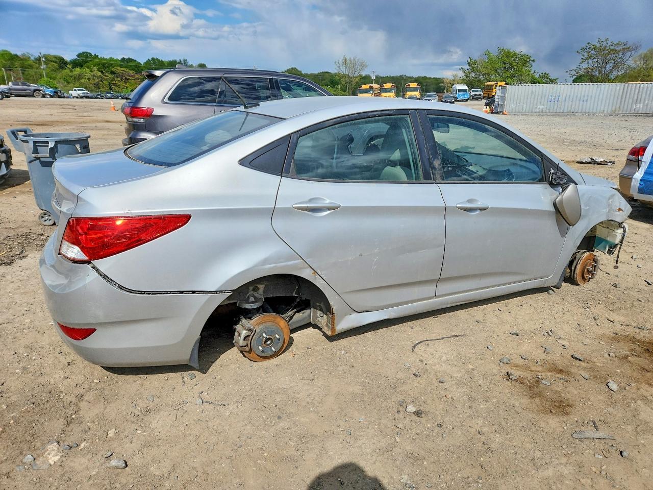 2013 Hyundai Accent Gls - Фото 3