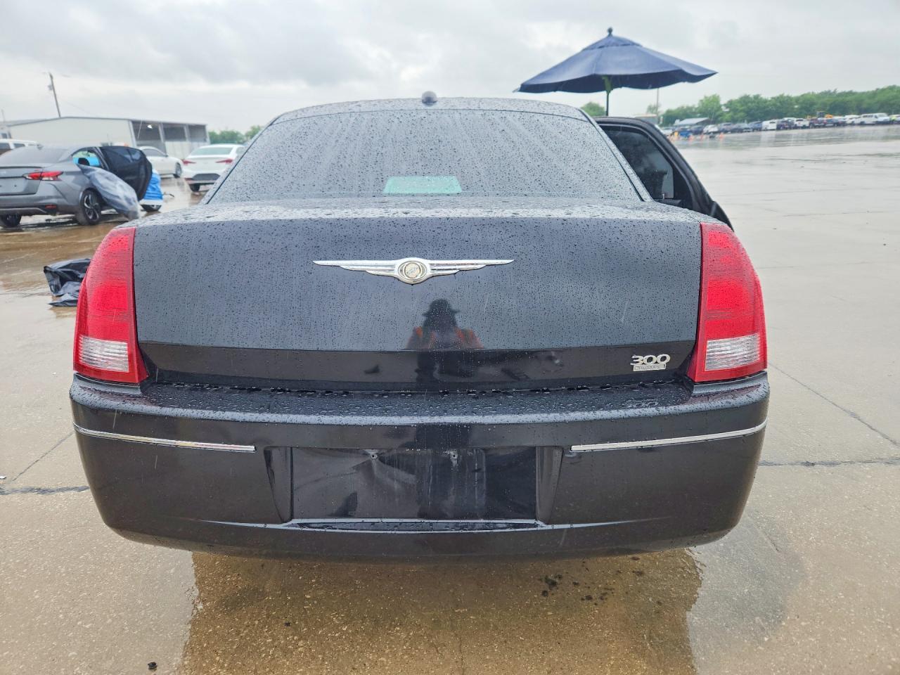 2005 Chrysler 300 Touring - Image 6