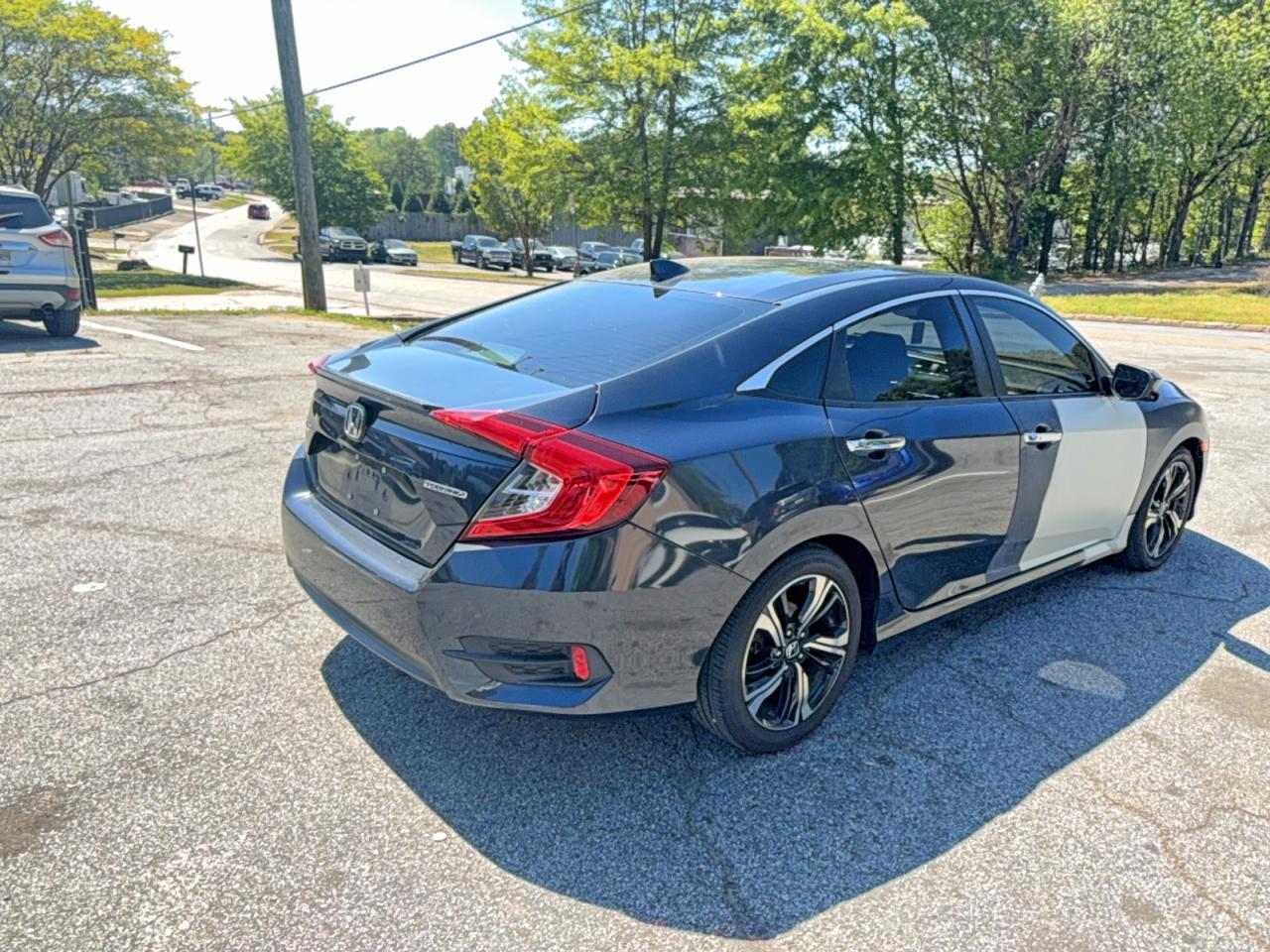 2018 Honda Civic Touring - Image 4