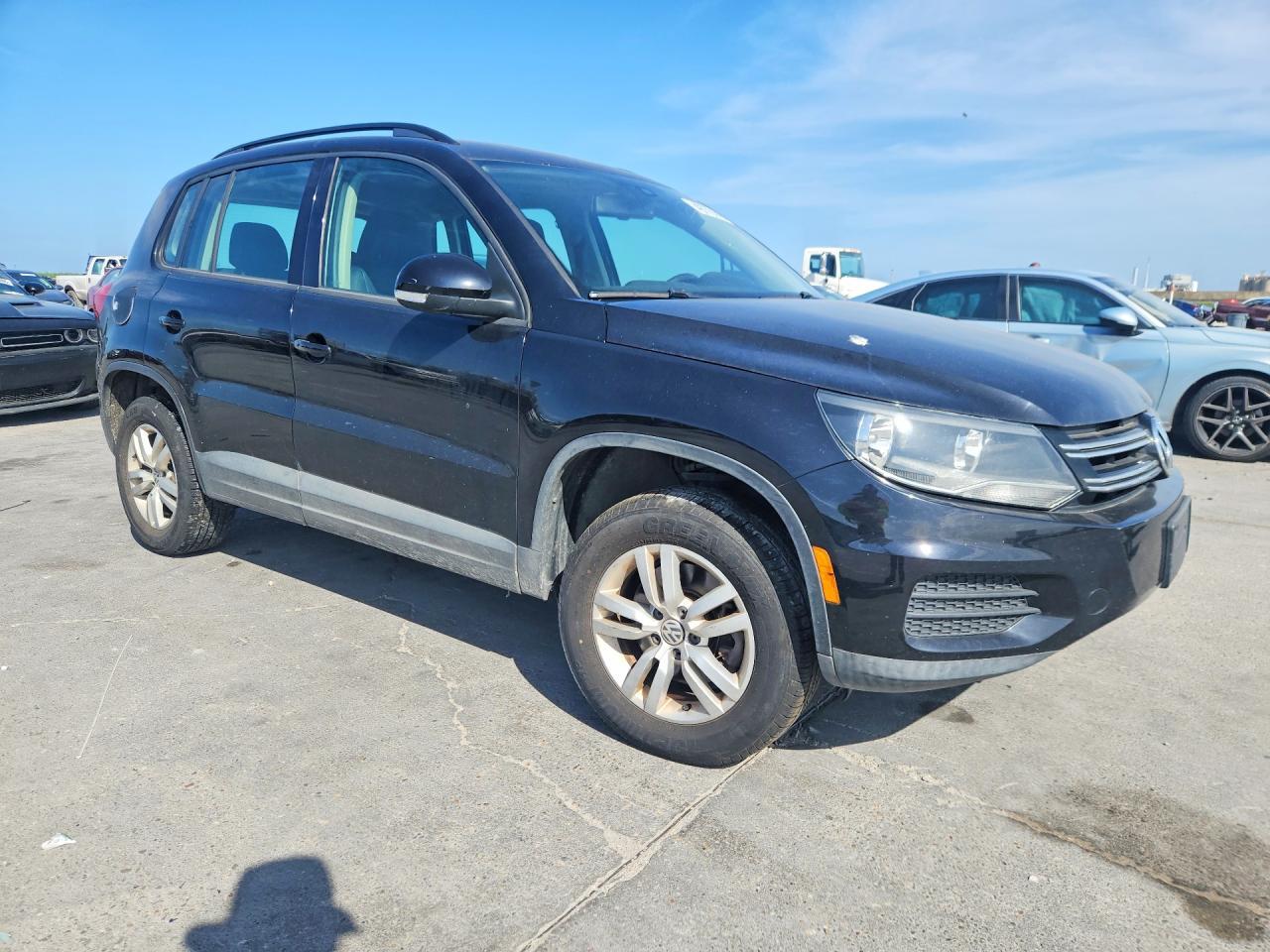 2016 Volkswagen Tiguan S - Image 4