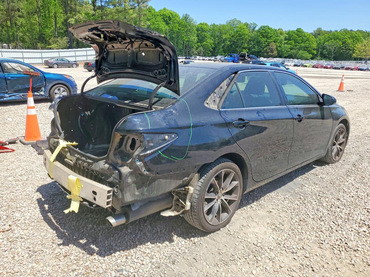 2017 Toyota Camry Xse V6 - Image 3