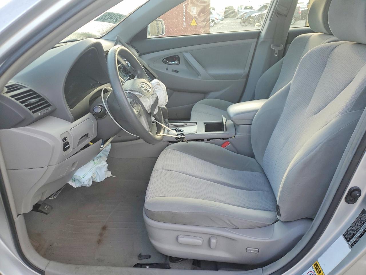 2011 Toyota Camry Le - Фото 7