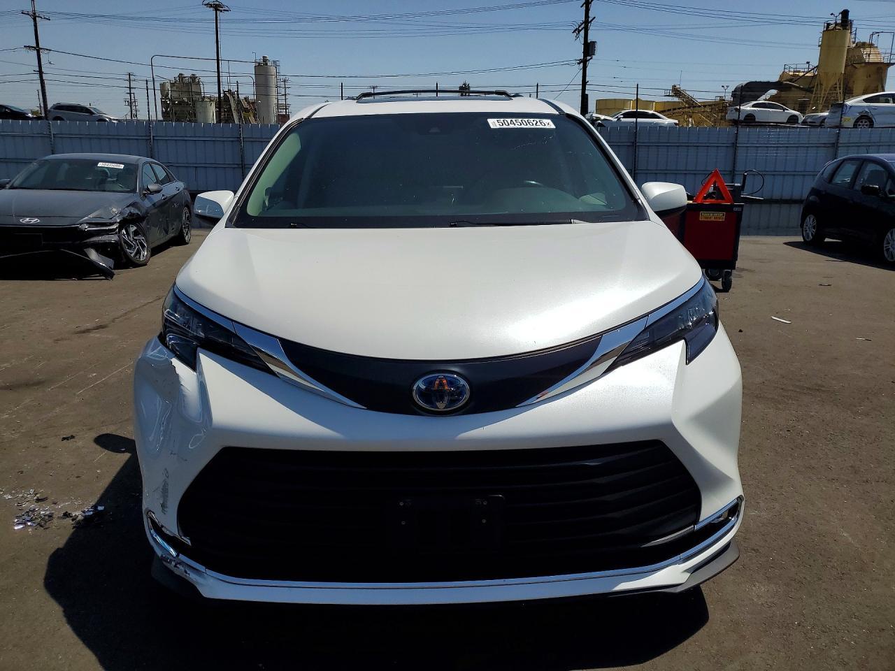 2024 Toyota Sienna Xle - Фото 5
