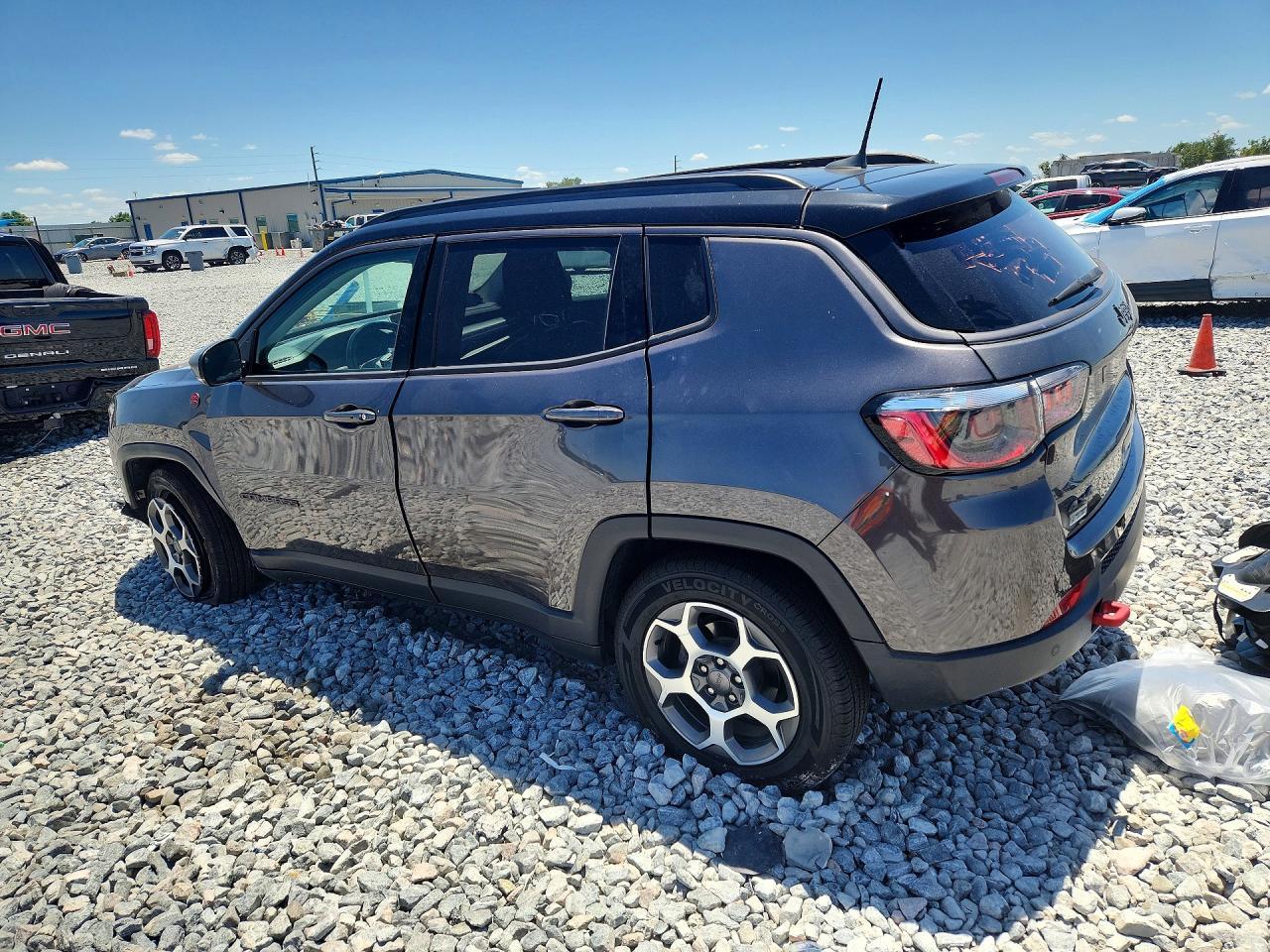 2022 Jeep Compass Trailhawk - Image 2