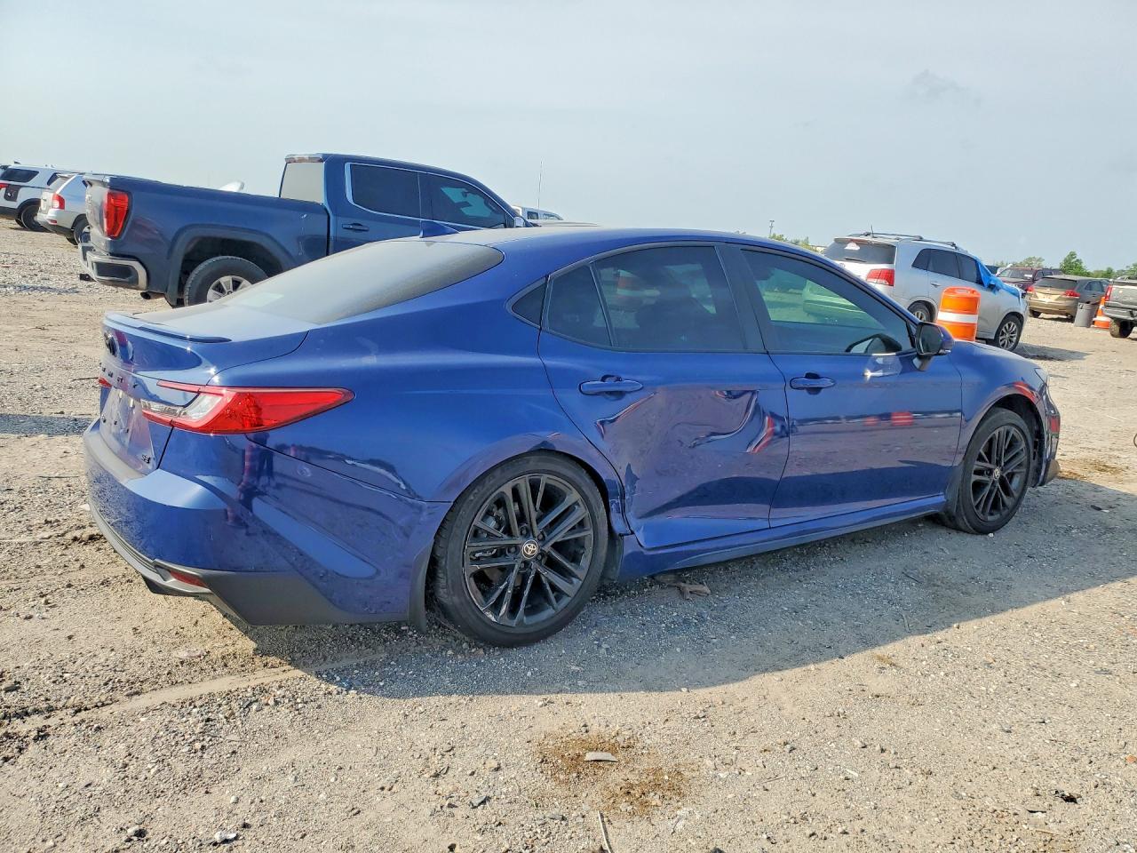2025 Toyota Camry Se - Image 3