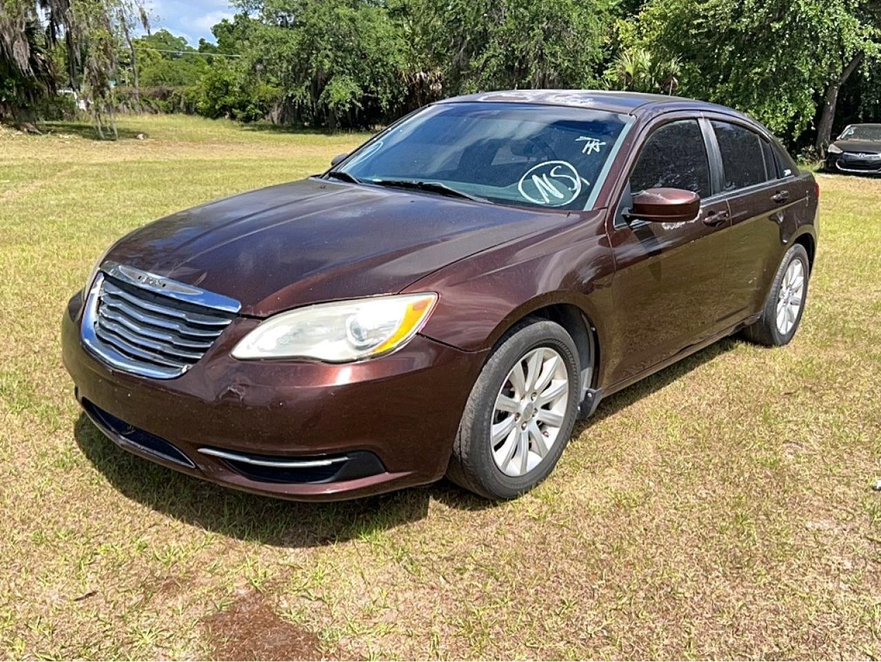 2013 Chrysler 200 Touring - Фото 2