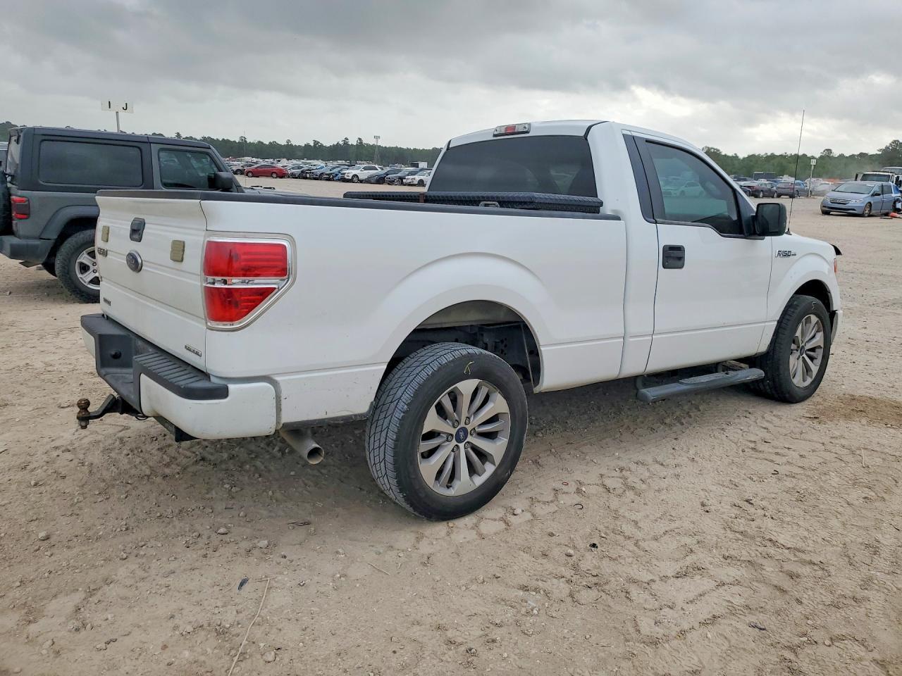 2011 Ford F150 - Фото 3