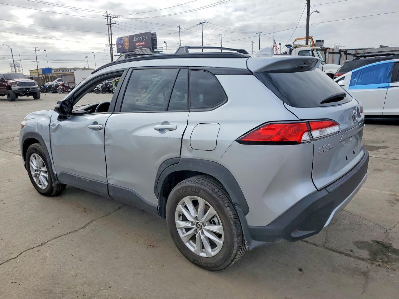 2024 Toyota Corolla Cross Le - Фото 2