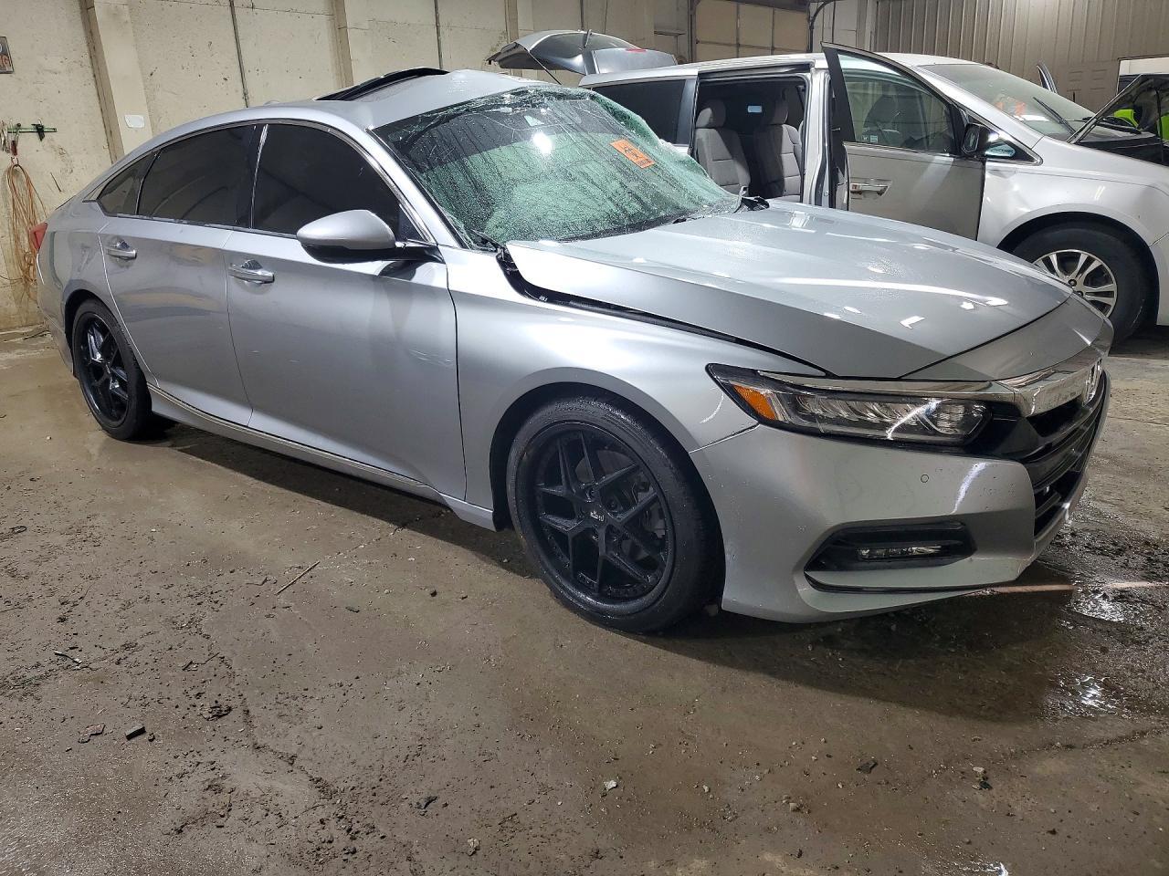 2019 Honda Accord Touring - Image 4