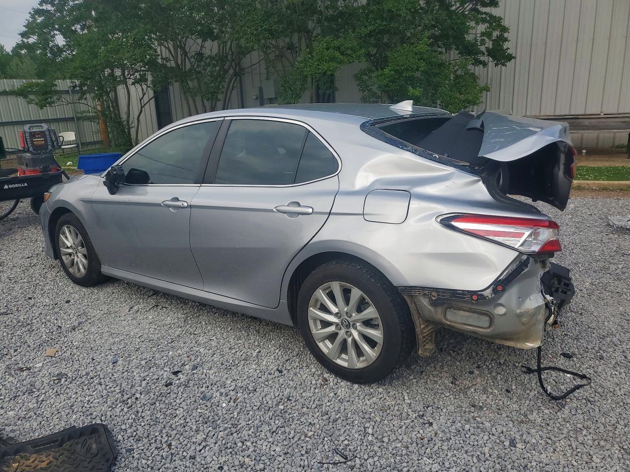 2019 Toyota Camry Le - Фото 2
