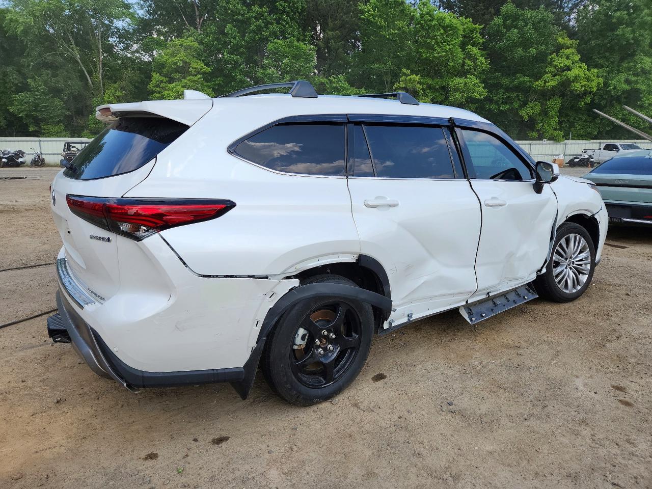 2023 Toyota Highlander Hybrid Platinum - Фото 3