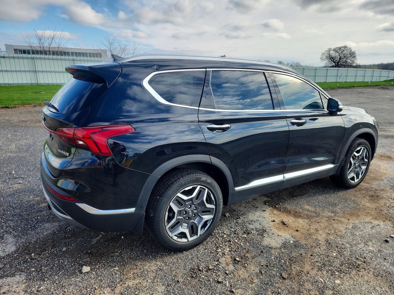 2022 Hyundai Santa Fe Limited - Фото 3