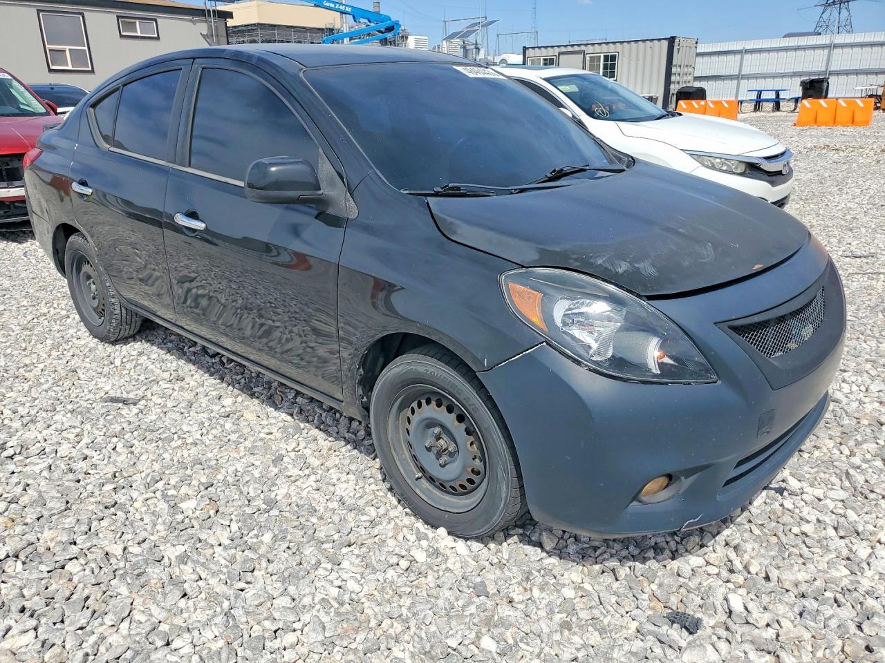 2013 Nissan Versa 1.6 S - Image 4