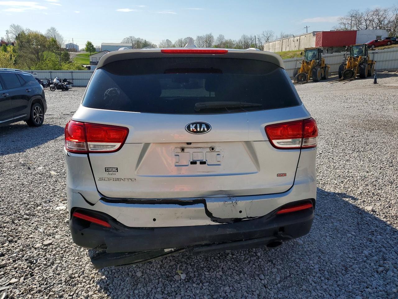 2016 Kia Sorento Lx - Image 6