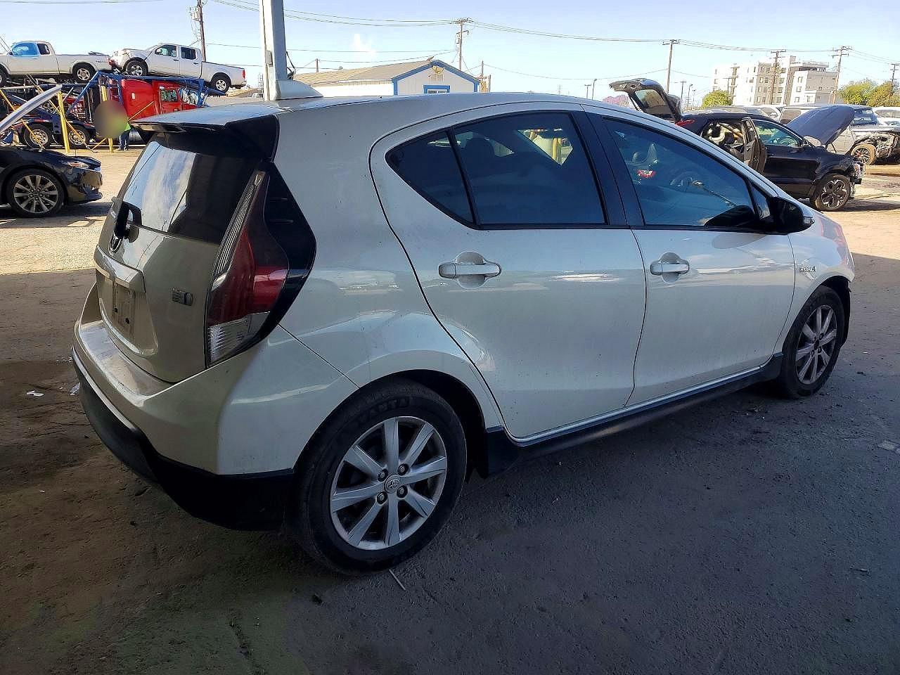 2017 Toyota Prius C Three - Image 3