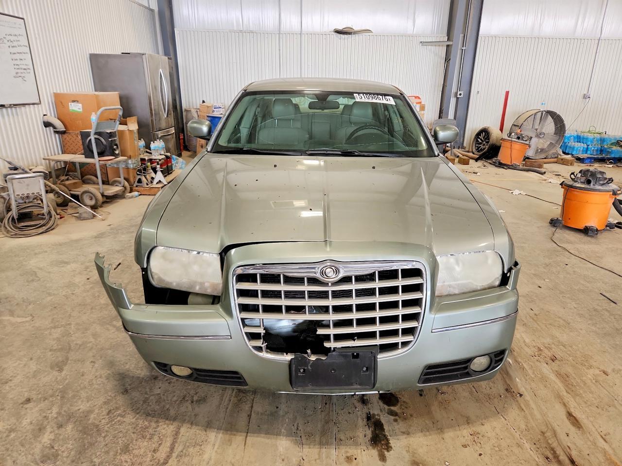 2005 Chrysler 300 Touring - Image 5