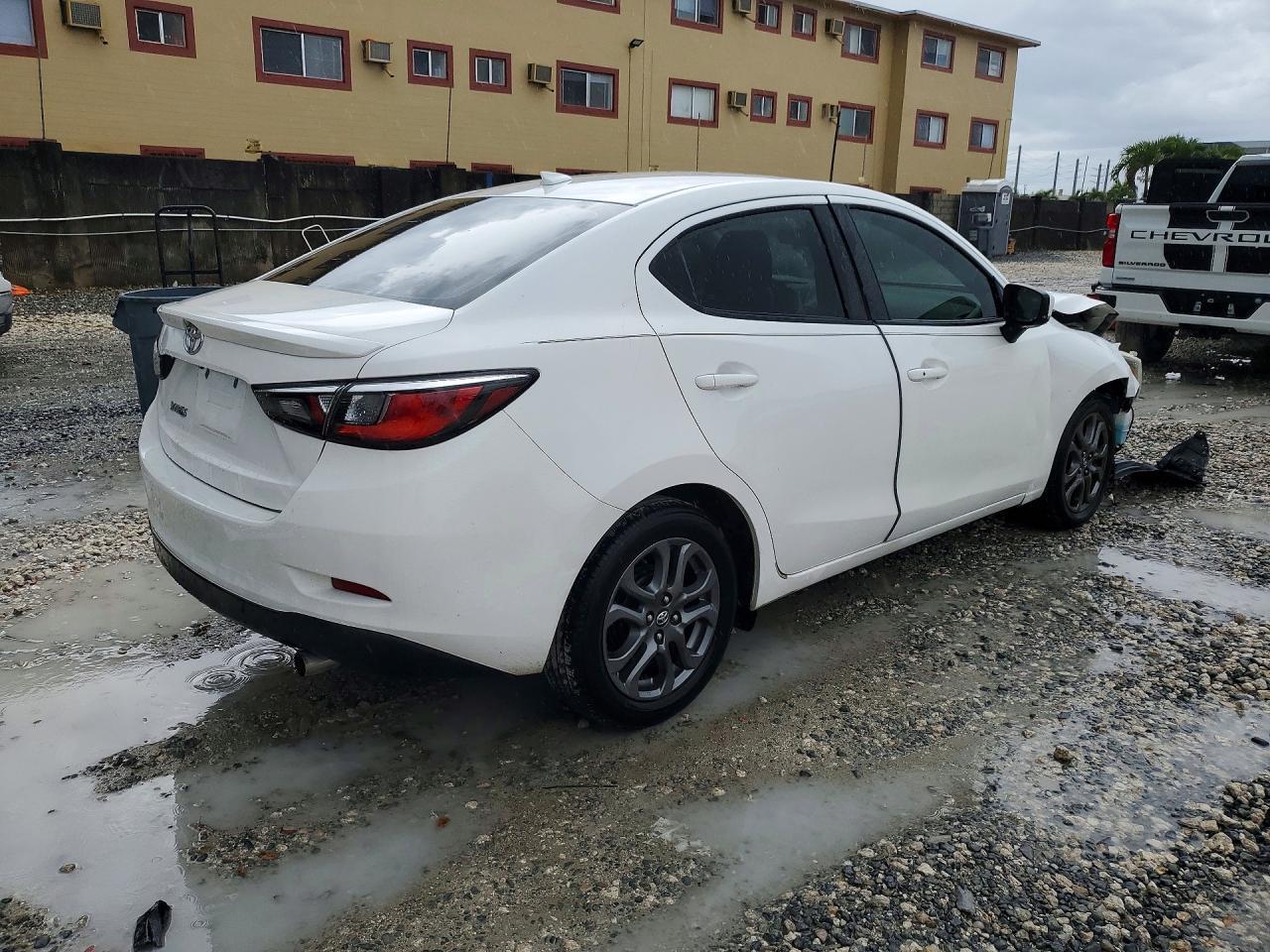 2019 Toyota Yaris Le - Фото 3