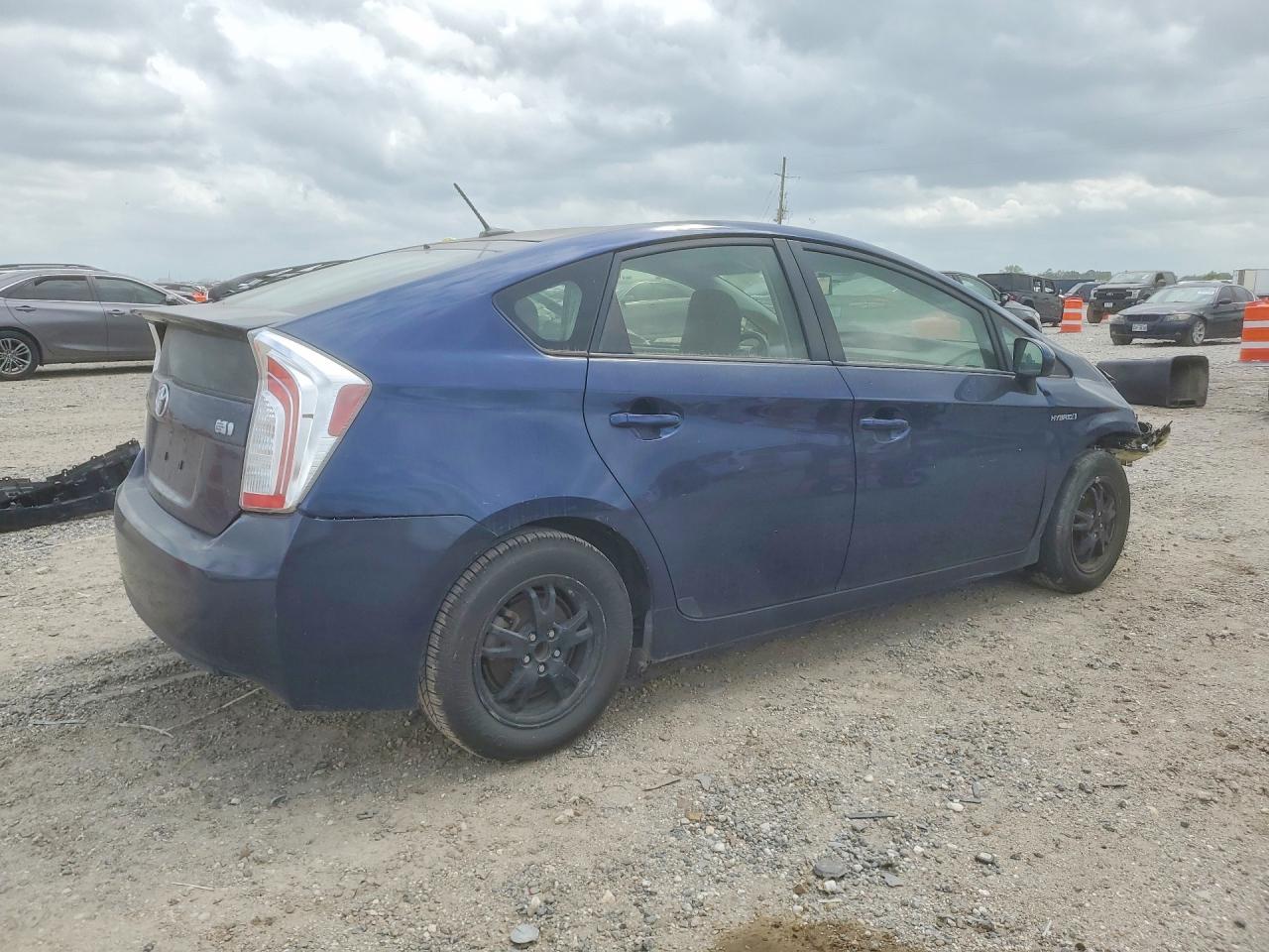 2013 Toyota Prius Three - Фото 3