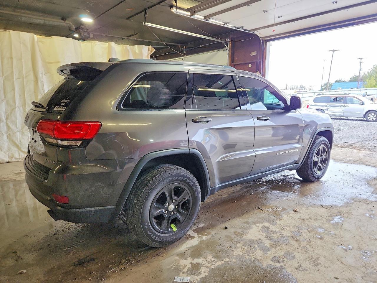 2015 Jeep Grand Cherokee Laredo - Фото 3