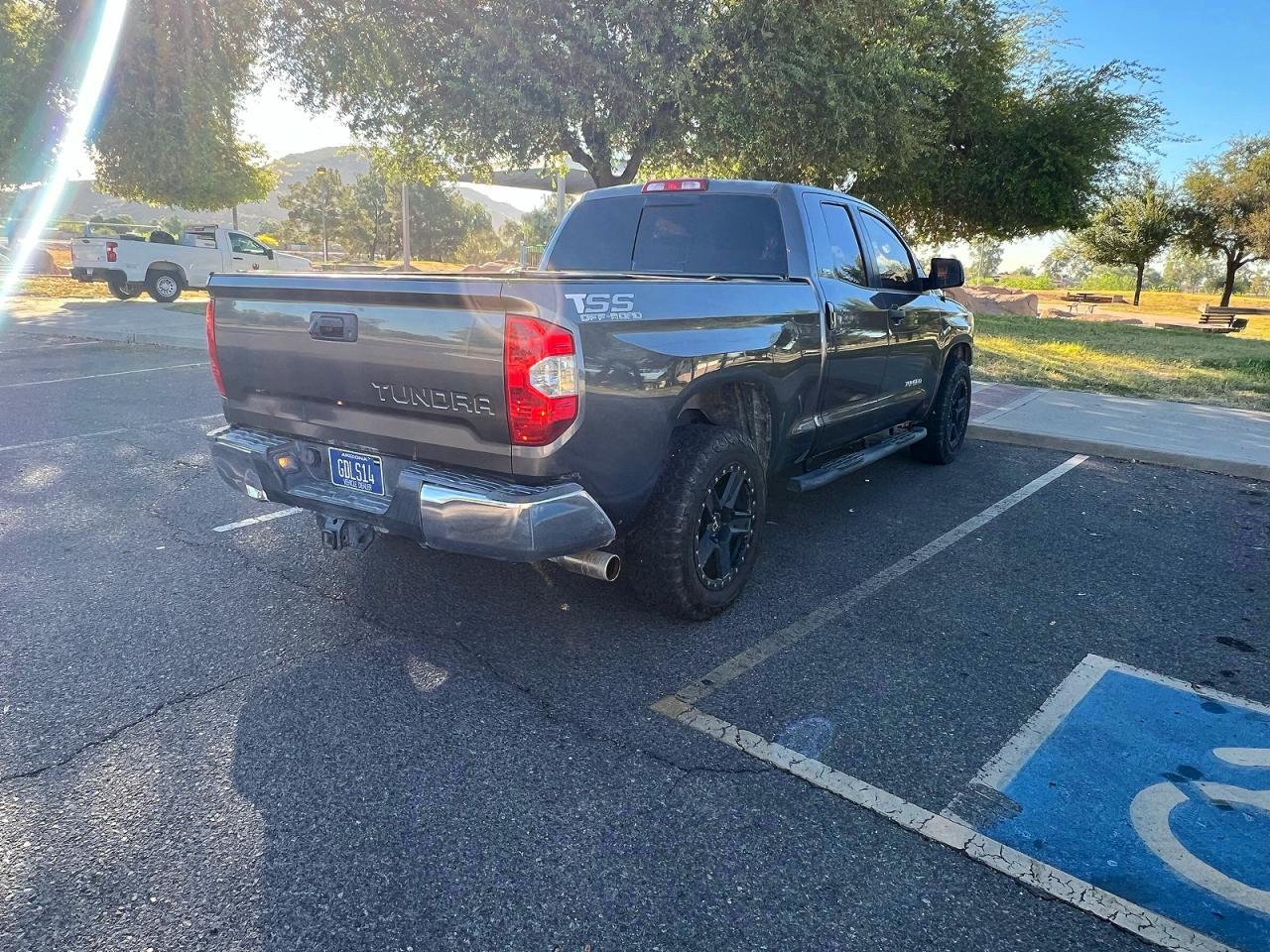 2014 Toyota Tundra Double Cab Sr - Фото 3